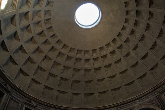Looking up at the unsupported concrete dome of the Pantheon