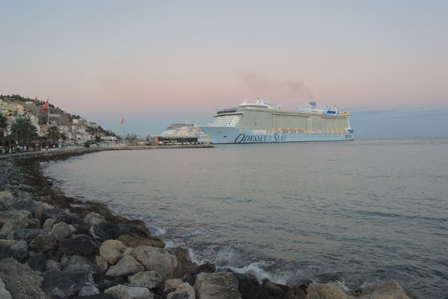 Cruise ships docked at Kusadesi