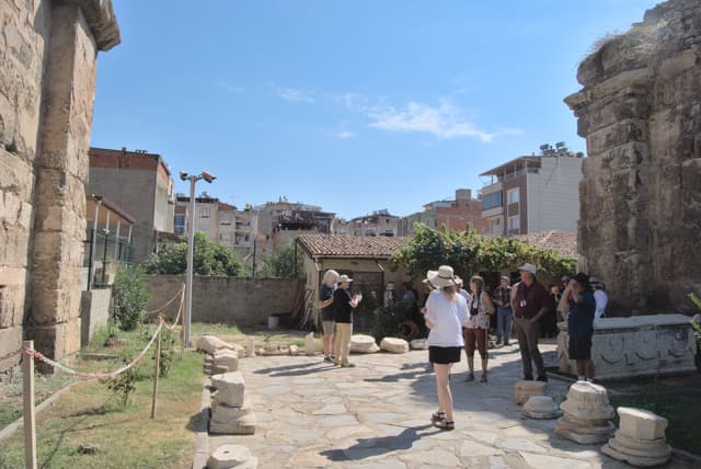 More of Philadelphia with modern houses in the background